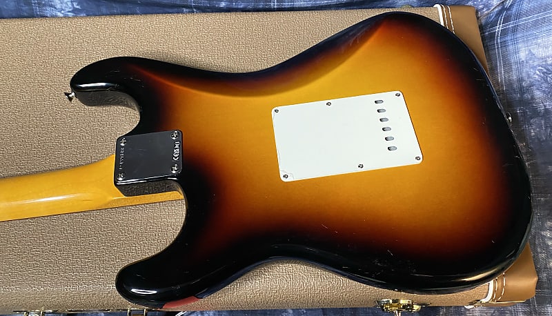 NEW! 2024 Fender American Vintage II 1961 Stratocaster - Sunburst - Authorized Dealer - 7.5lbs - G04287