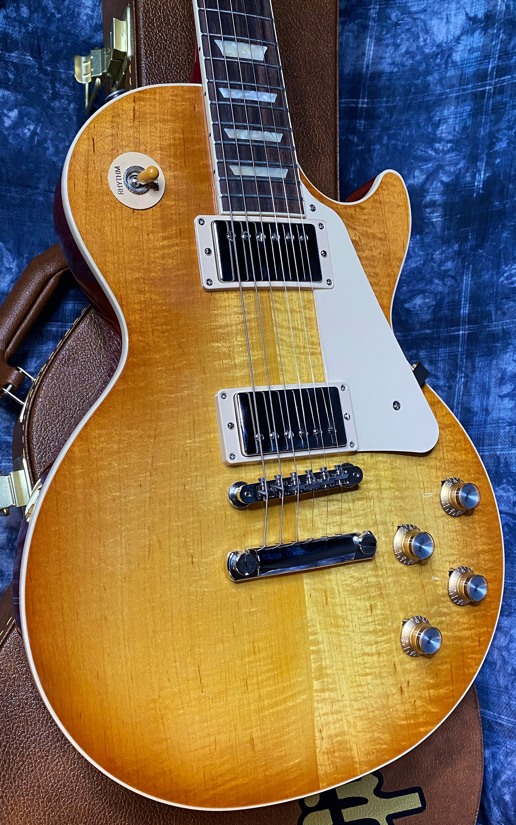 BRAND NEW ! 2024 Gibson Les Paul Standard '60s Unburst - Only 8.5 lbs! - Authorized Dealer - G04239