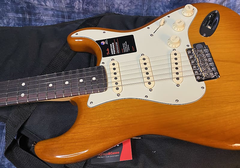 NEW ! 2024 Fender American Performer Stratocaster - Honey Burst - Authorized Dealer - Gig Bag - 7.6lbs - G04264