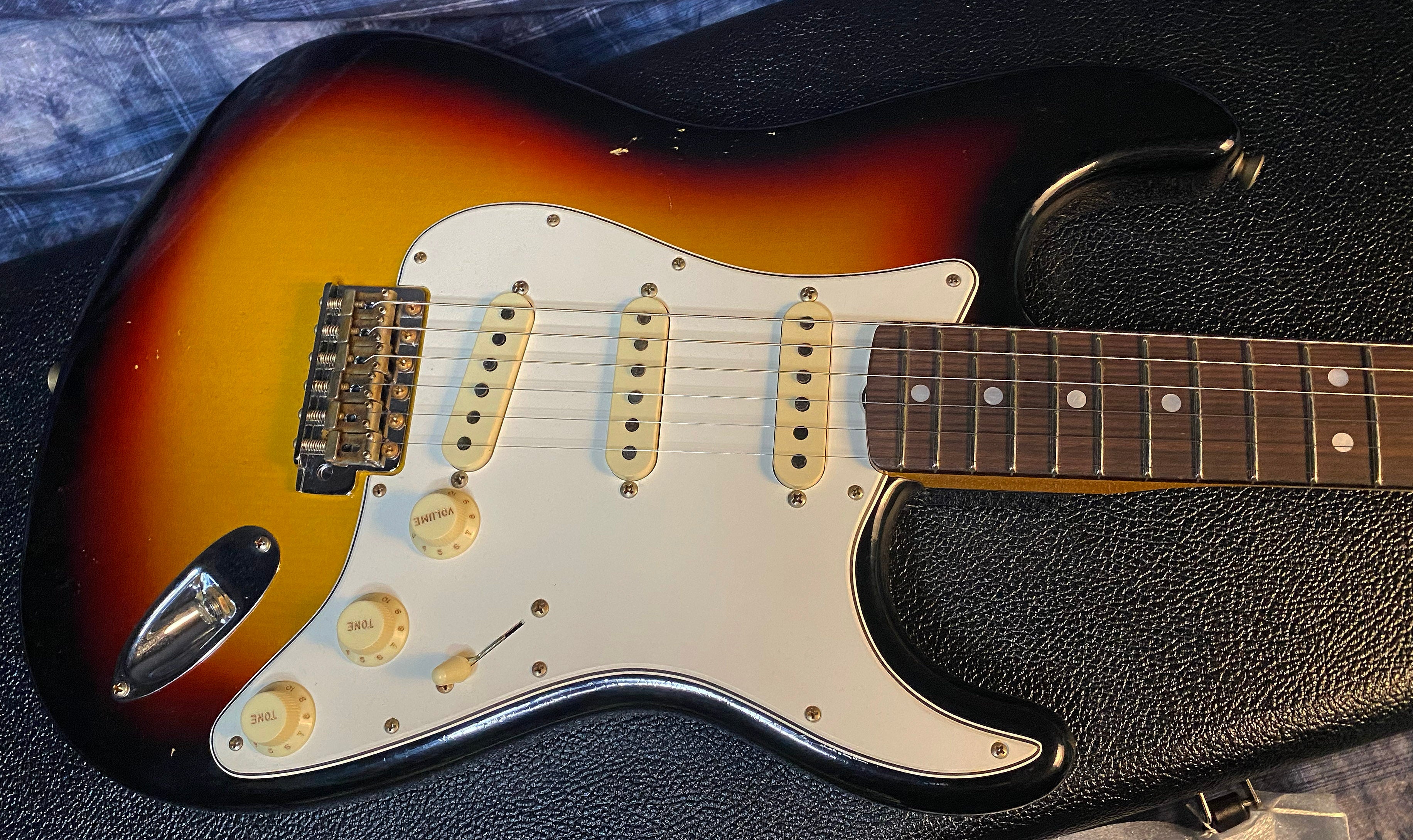 NEW ! 2024 Fender #30 Limited Edition Fat '64 Stratocaster® Journeyman Relic 3A Rosewood Fingerboard - 3-Color Sunburst - Authorized Dealer - 8 lbs - Serial #L11634