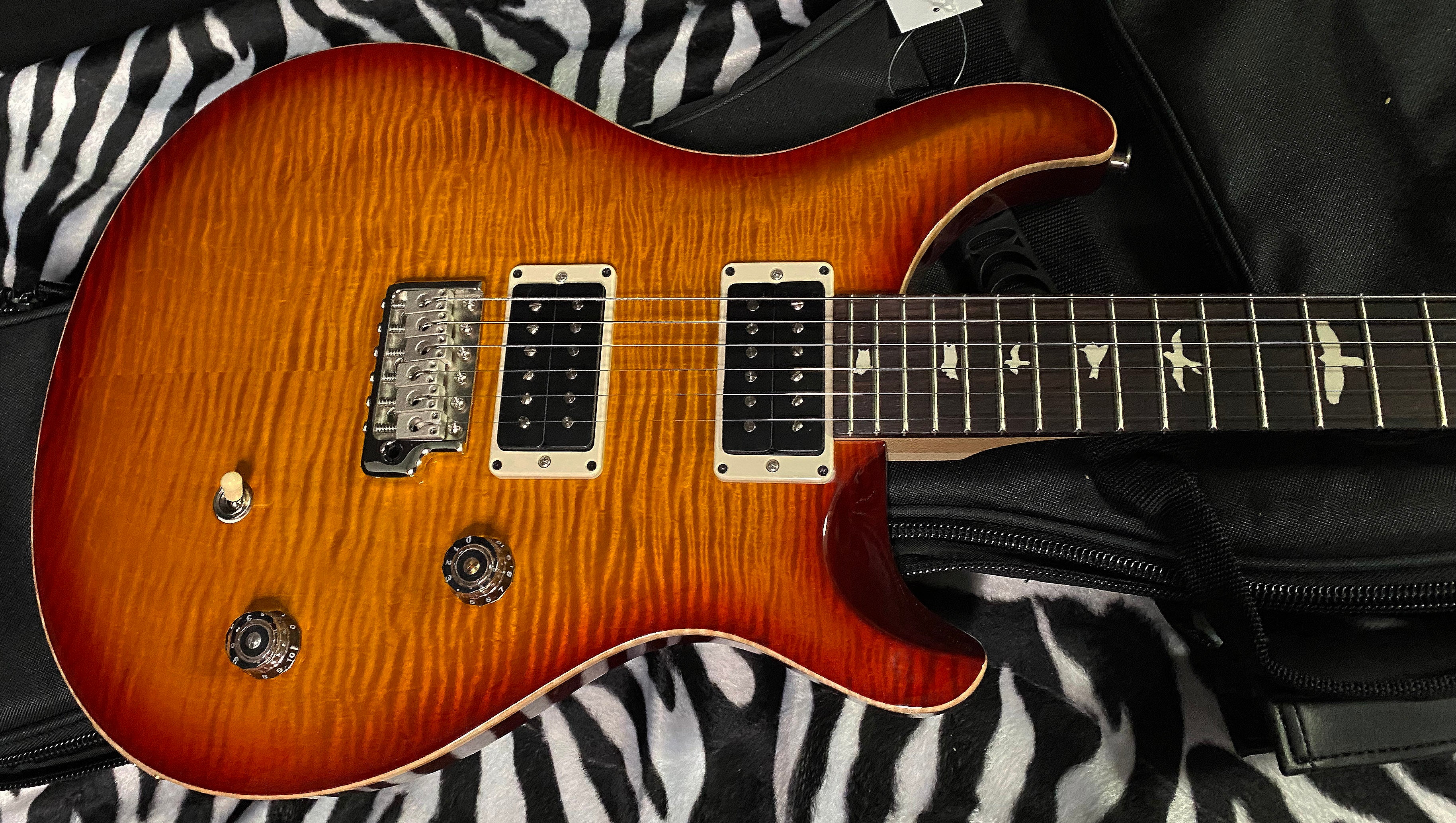 NEW ! 2023 Paul Reed Smith CE 24 - PRS - Dark Cherry Sunburst - Authorized Dealer - Gig Bag - Beautiful Curly Flame - G01911