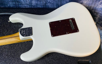 NEW! 2024 Fender American Pro II Stratocaster - Olympic White - Authorized Dealer - 7.65 lbs - G04083