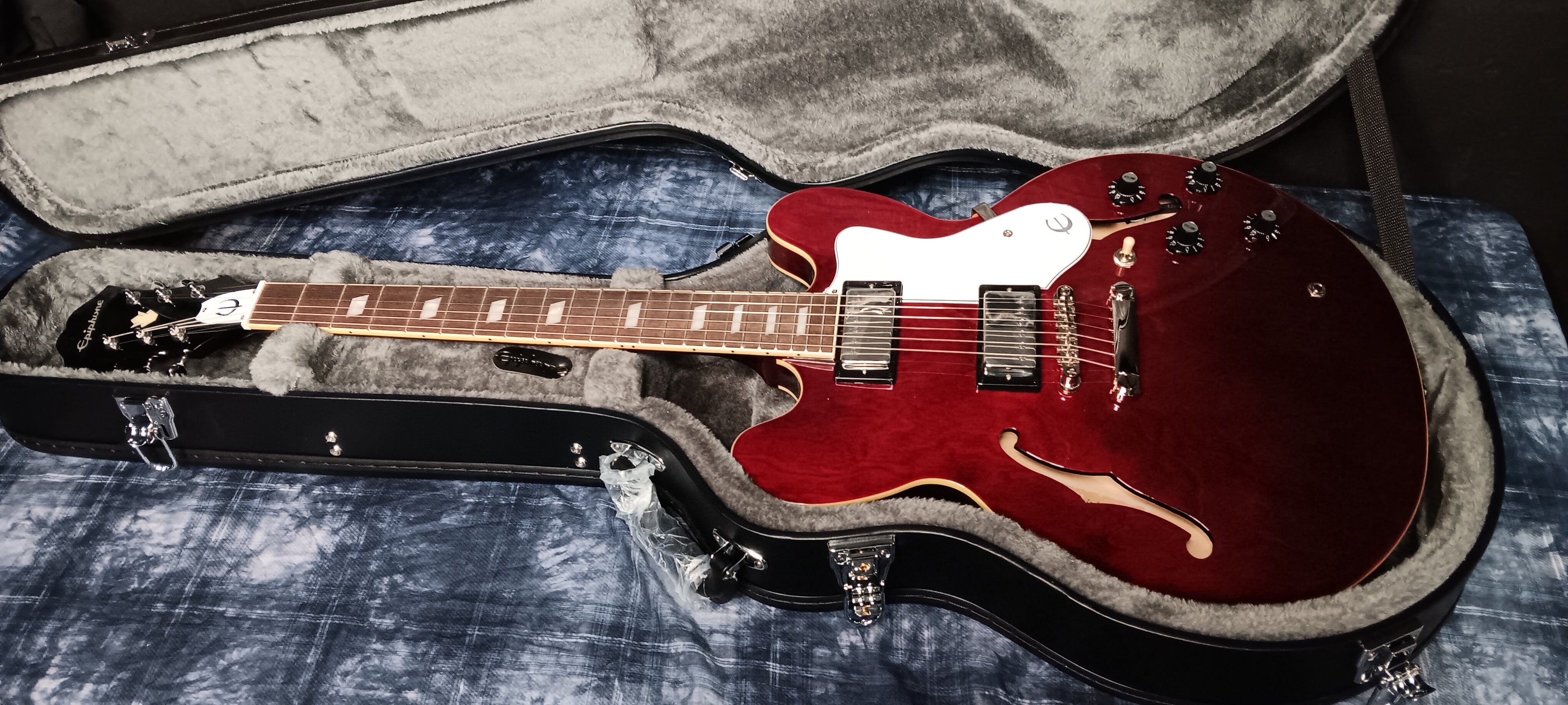 Brand New! Epiphone Epiphone Noel Gallagher Riviera Semi-hollow Electric Guitar - Dark Red Wine 2023 - Dark Red Wine - 8.7 lbs - Authorized Dealer - G02174