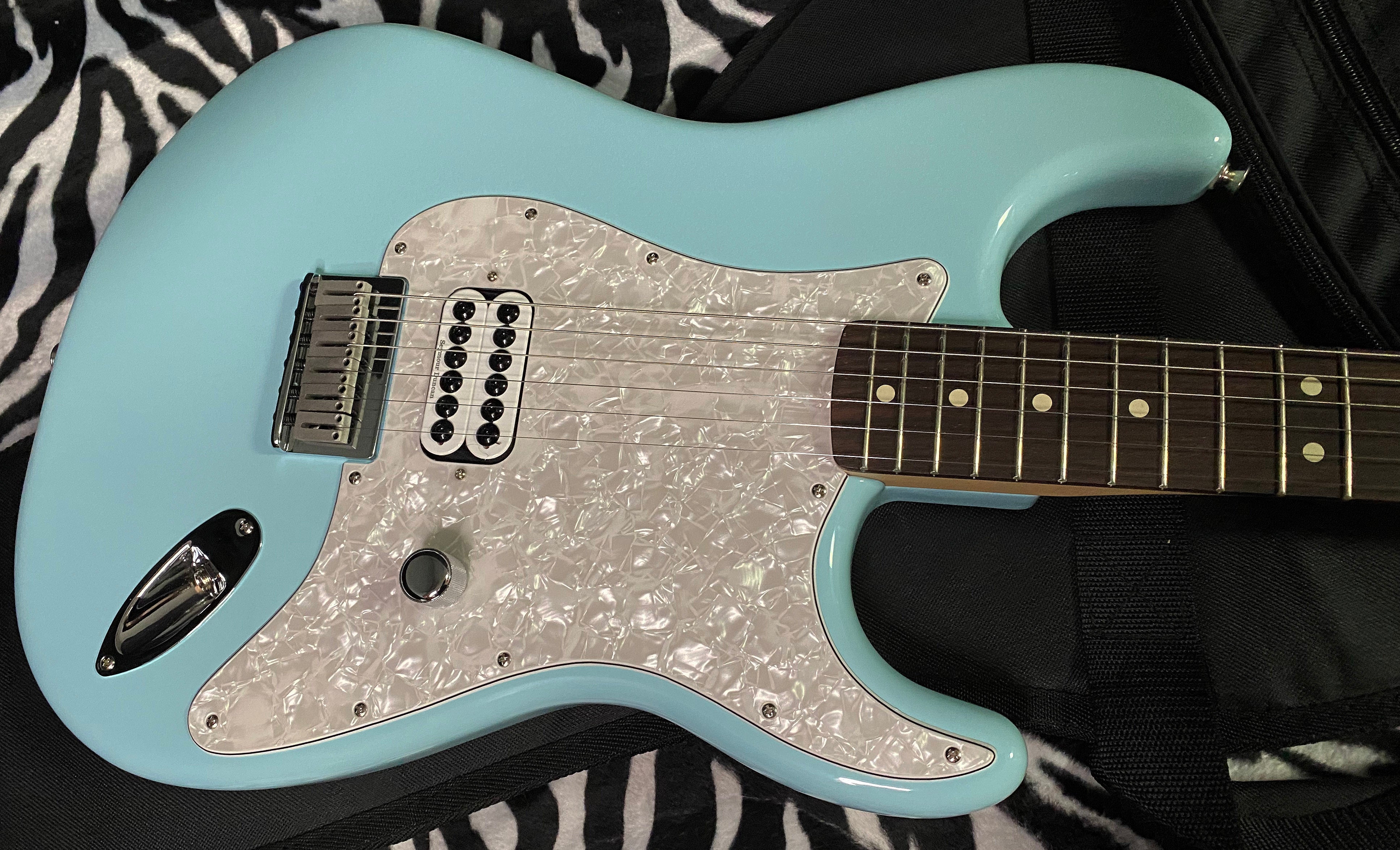 UNPLAYED! 2023 Fender Limited Edition Tom DeLonge Stratocaster - Daphne Blue - SAVE BIG! Gig Bag - Only 7.5lbs - Serial #MX23143082