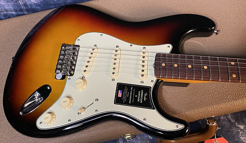 NEW! 2024 Fender American Vintage II 1961 Stratocaster - Sunburst - Authorized Dealer - 7.5lbs - G04287