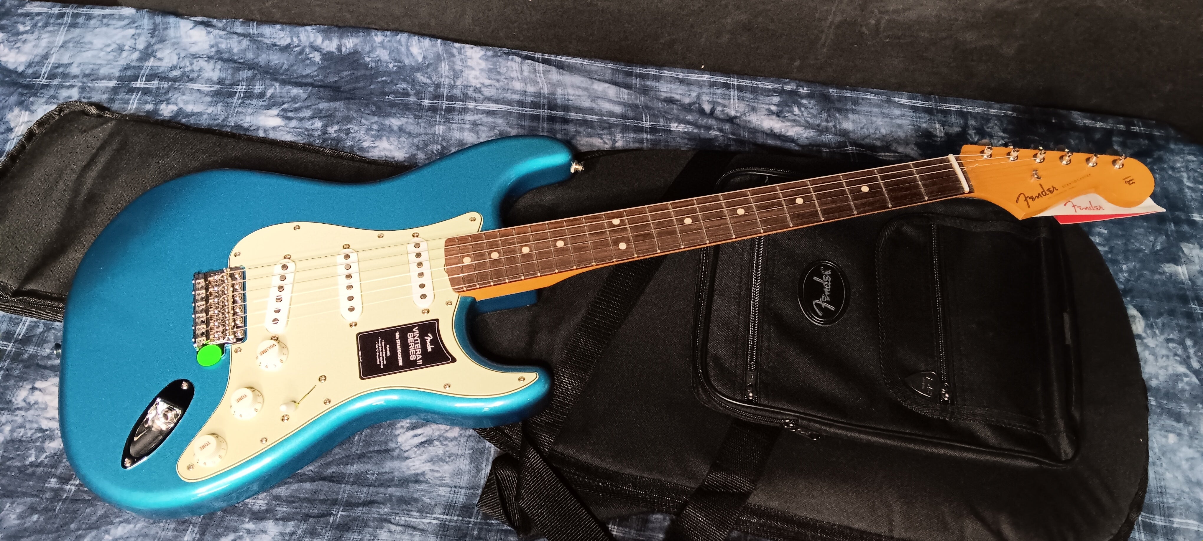 Brand New! Fender Vintera II '60s Stratocaster Electric Guitar - Lake Placid Blue Fender Vintera II '60s Stratocaster - Lake Placid Blue - 7.7 lbs - Authorized Dealer