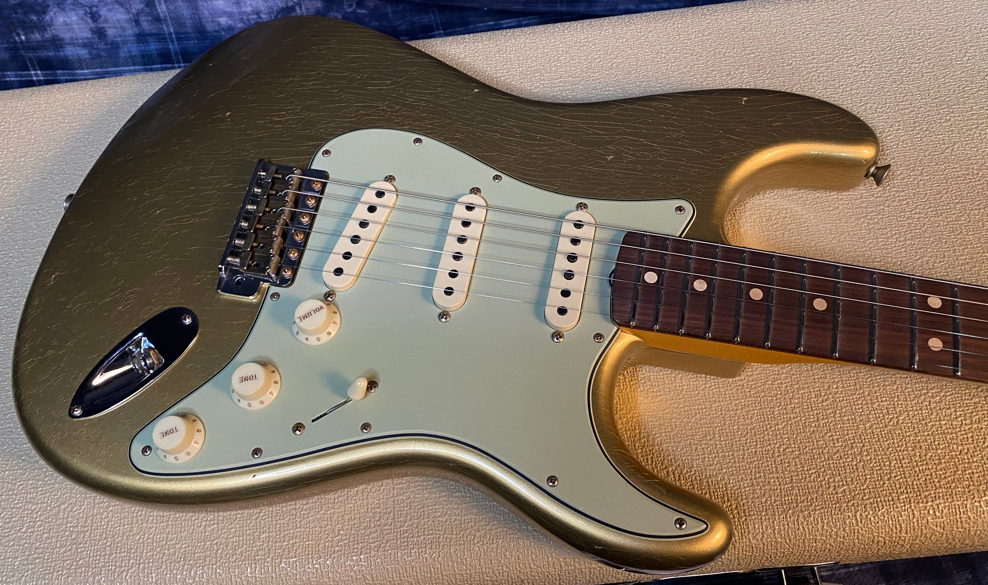 NEW! 2024 Fender #144 Limited Edition '63 Stratocaster Journeyman Relic - Aged Aztec Gold - 8 lbs - Authorized Dealer - Serial #CZ579796