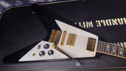 MINT ! 2020 Gibson Custom Shop Jimi Hendrix Signature '69 Flying V Reissue 045 of 125 - Owned & Play by Frank Hannon Tesla