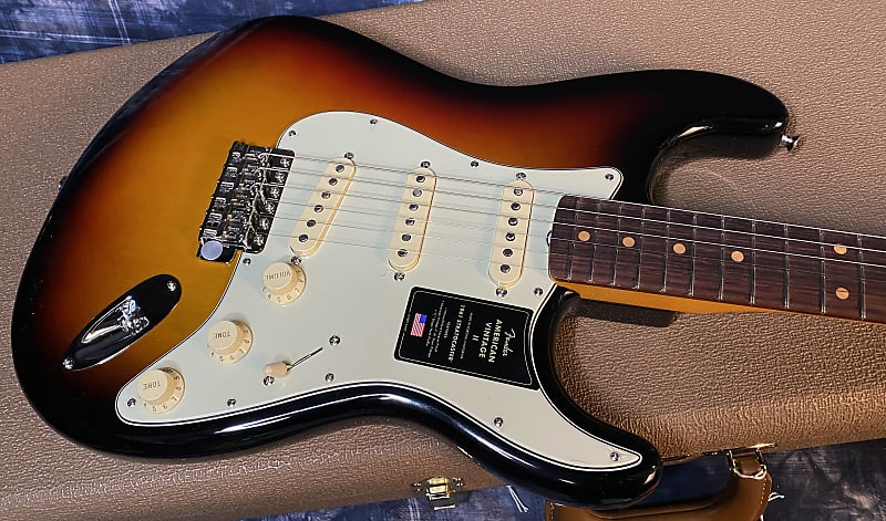 NEW! 2024 Fender American Vintage II 1961 Stratocaster - Sunburst - Authorized Dealer - 7.5lbs - G04287