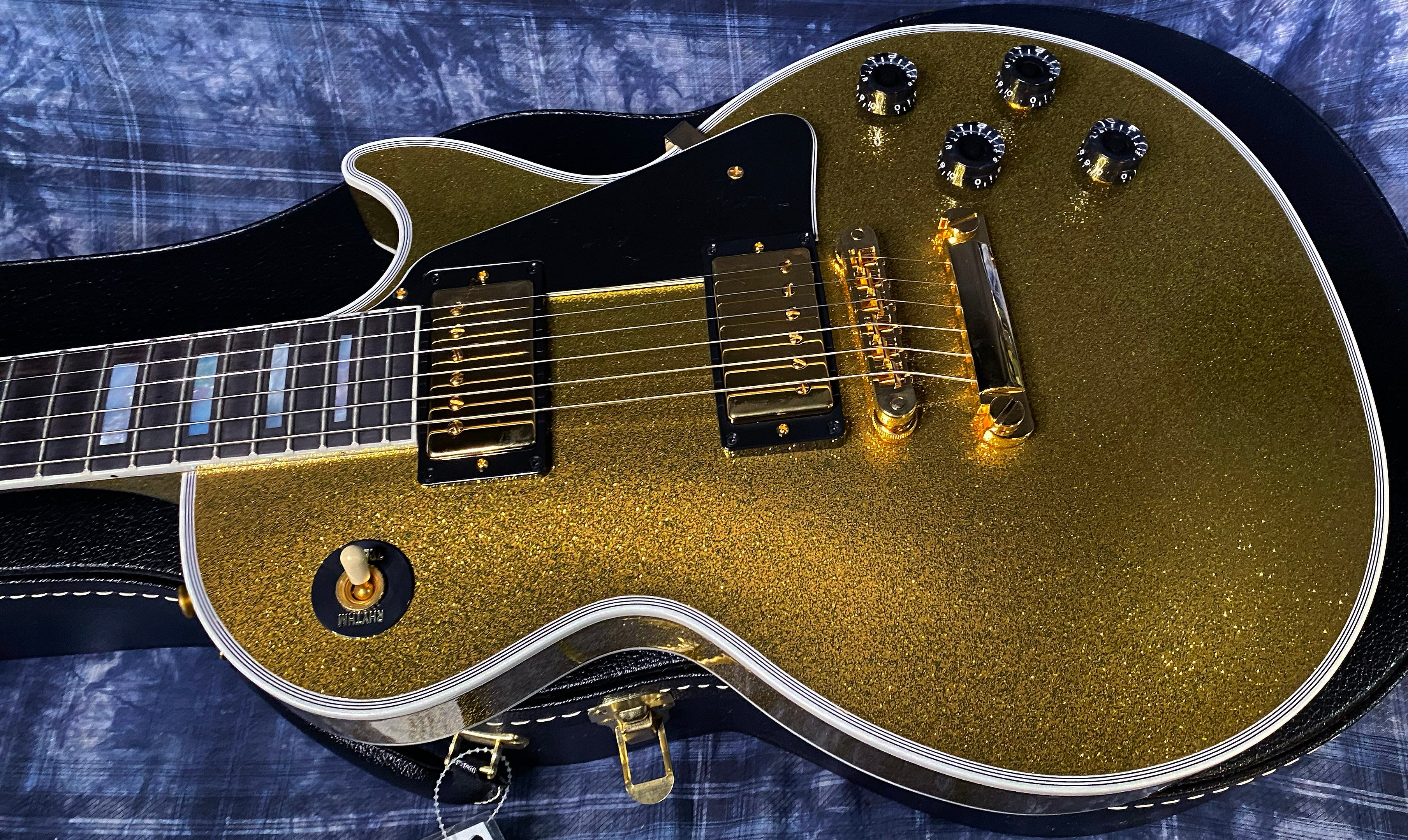 NEW! 2024 Gibson Dealer Select Custom Ordered Custom Shop Les Paul Custom - Large Flake Gold Sparkle - Authorized Dealer - 9.9 lbs - G03340 - Minor Blem - SAVE!