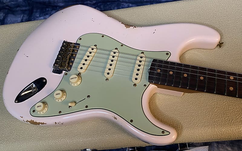 NEW ! 2024 Fender Custom Shop Limited-edition '63 Stratocaster Relic - Super Faded Aged Shell Pink - Authorized Dealer - 7.9 lbs - G03931