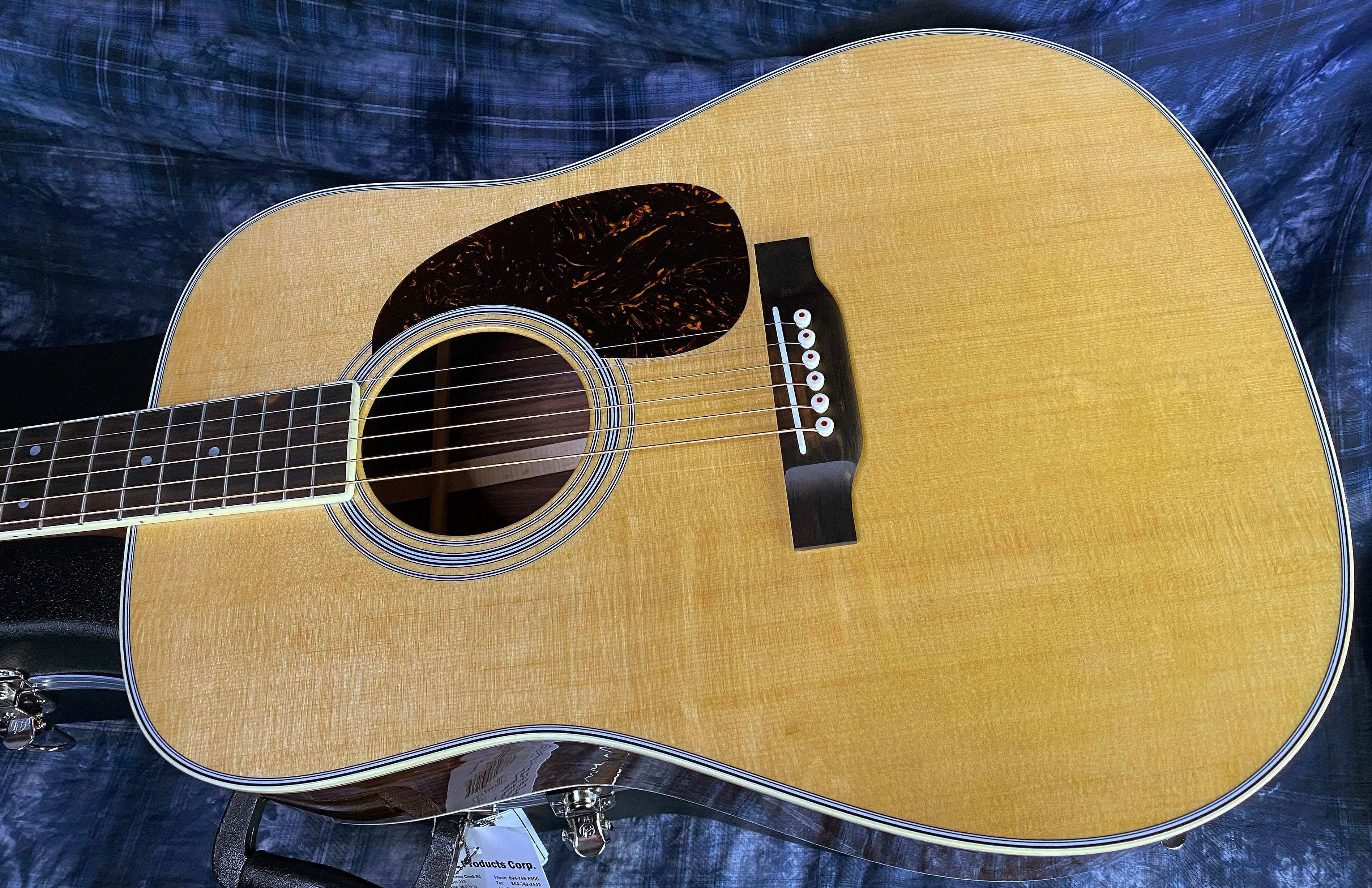 NEW ! 2024 Martin D-35 Acoustic Guitar - Natural Finish - Authorized Dealer - Warranty - 4.75 lbs - G03028