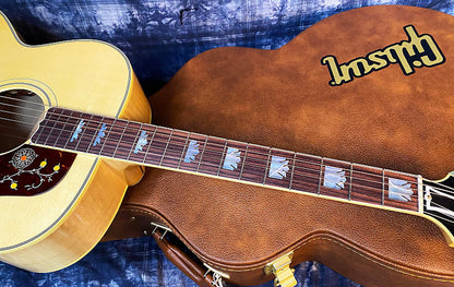 BRAND NEW ! 2024 Gibson SJ-200 J-200 Original Antique Natural 4.75 lbs - Authorized Dealer - Beautifully Flamed Back & Neck! G03907