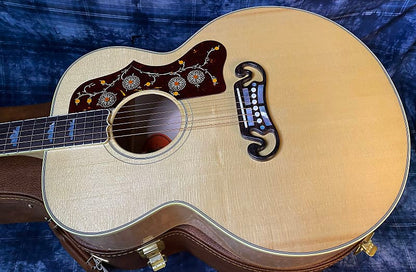 BRAND NEW ! 2024 Gibson SJ-200 J-200 Original Antique Natural - 4.9 lbs - Authorized Dealer - Beautifully Flamed Back & Neck! G03910