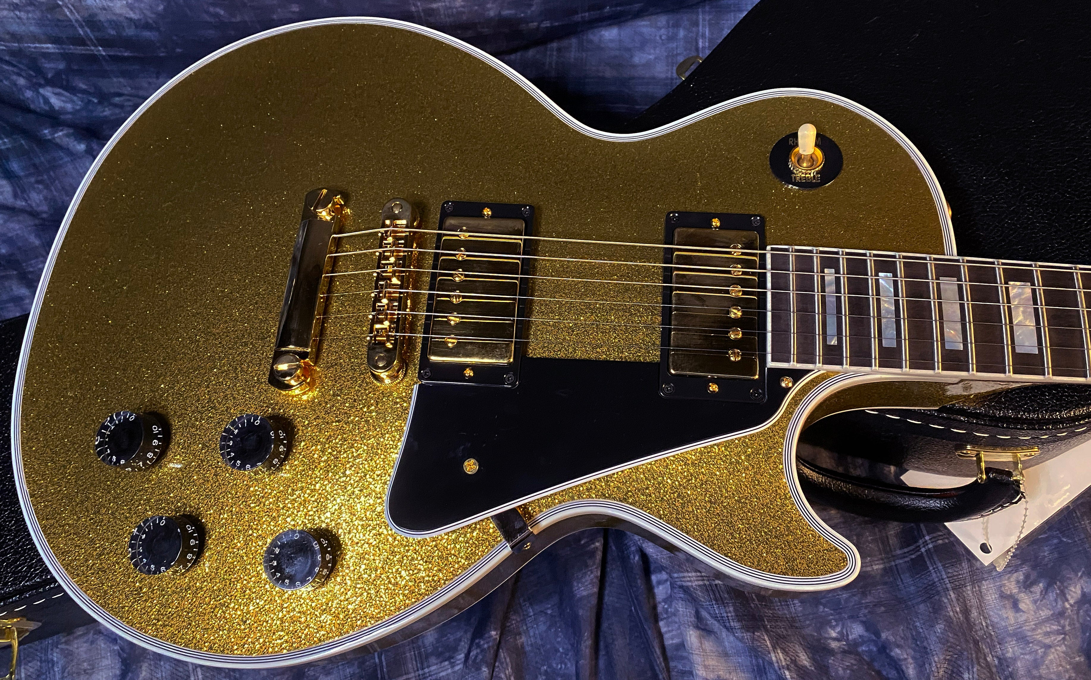 NEW! 2024 Gibson Dealer Select Custom Ordered Custom Shop Les Paul Custom - Large Flake Gold Sparkle - Authorized Dealer - 10.1 lbs - G03331