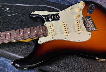 NEW ! 2024 Fender American Professional II Stratocaster - Rosewood Fingerboard - 2-Color Sunburst - 7.65lbs - Authorized Dealer - G04085