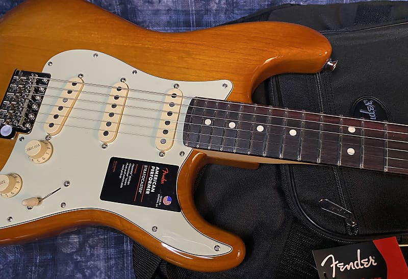 NEW ! 2024 Fender American Performer Stratocaster - Honey Burst - Authorized Dealer - Gig Bag - 7.6lbs - G04264