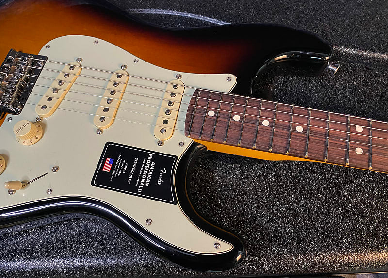 NEW ! 2024 Fender American Professional II Stratocaster - Rosewood Fingerboard - 2-Color Sunburst - 7.65lbs - Authorized Dealer - G04085