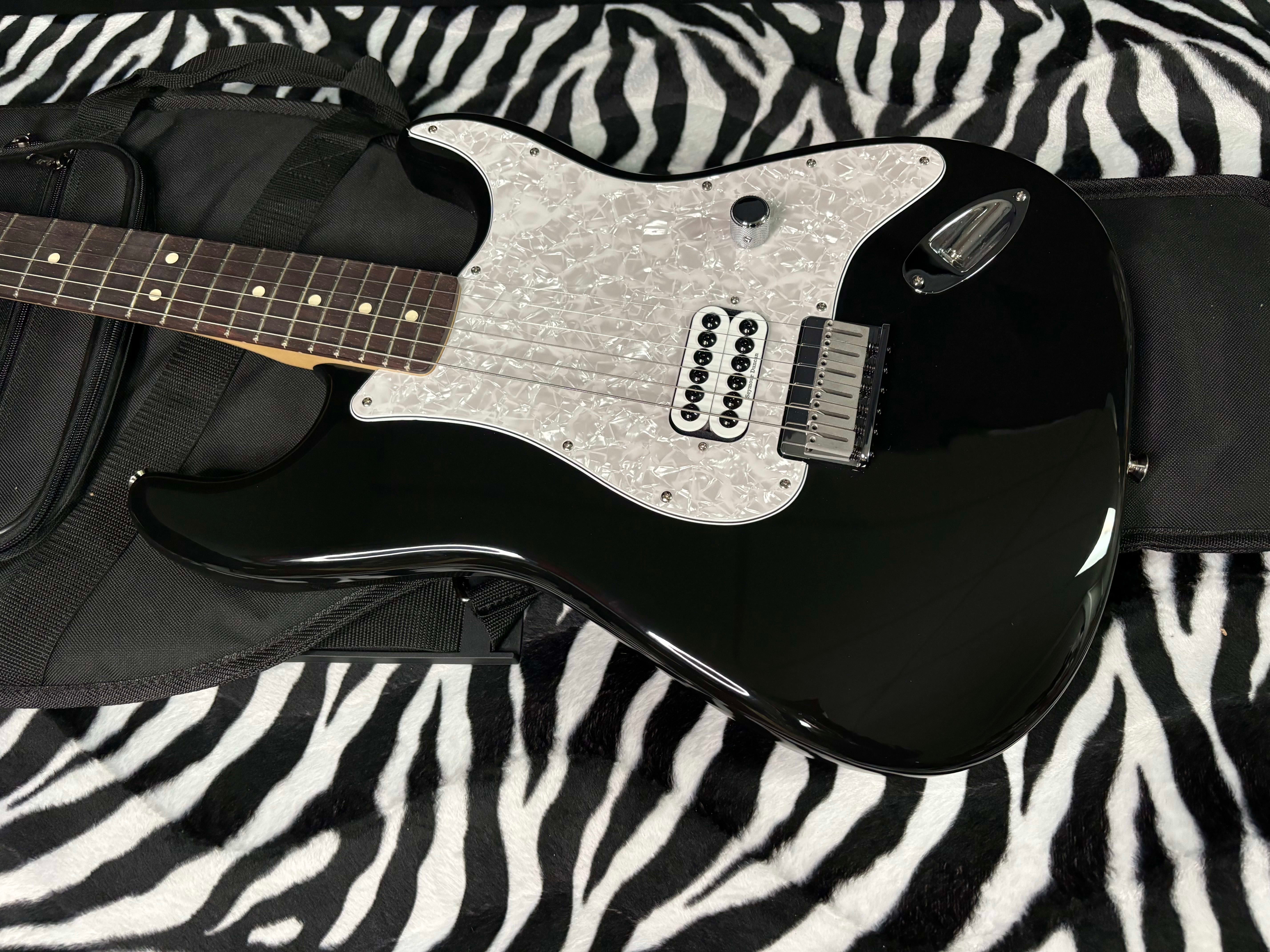 UNPLAYED ! 2023 Fender Tom DeLonge Artist Series Signature Stratocaster - Black - 7.2lbs - Authorized Dealer- SAVE BIG! G01838