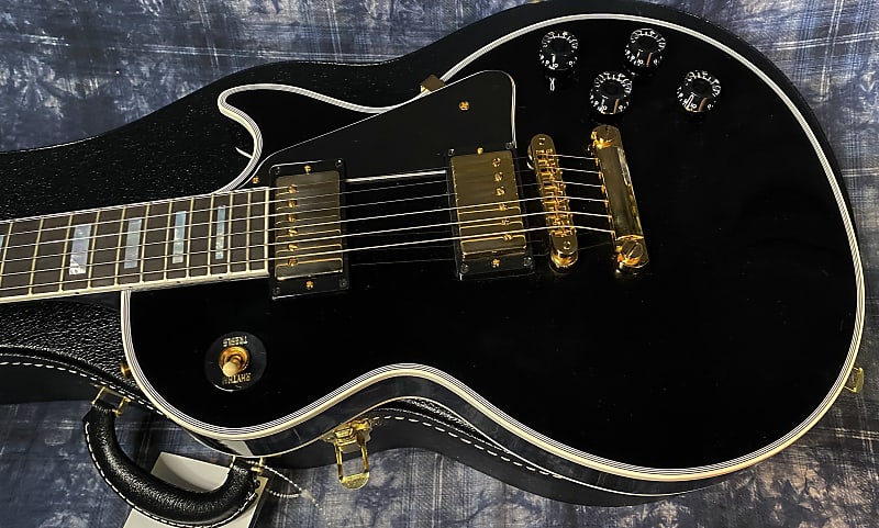 NEW!! 2024 Gibson Les Paul Custom Ebony 9.7 lbs Authorized Dealer - G04145