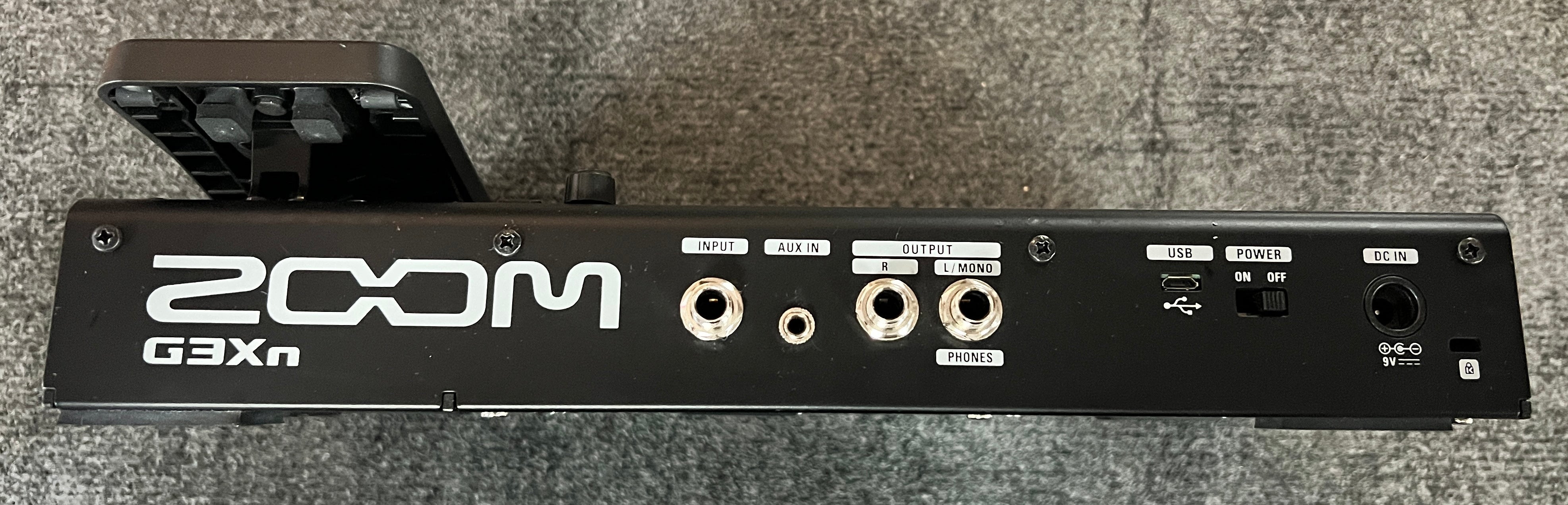 Zoom G3Xn Guitar Multi-Effects Processor with Expression Pedal